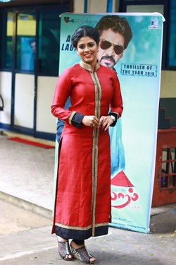 Iniya Photos